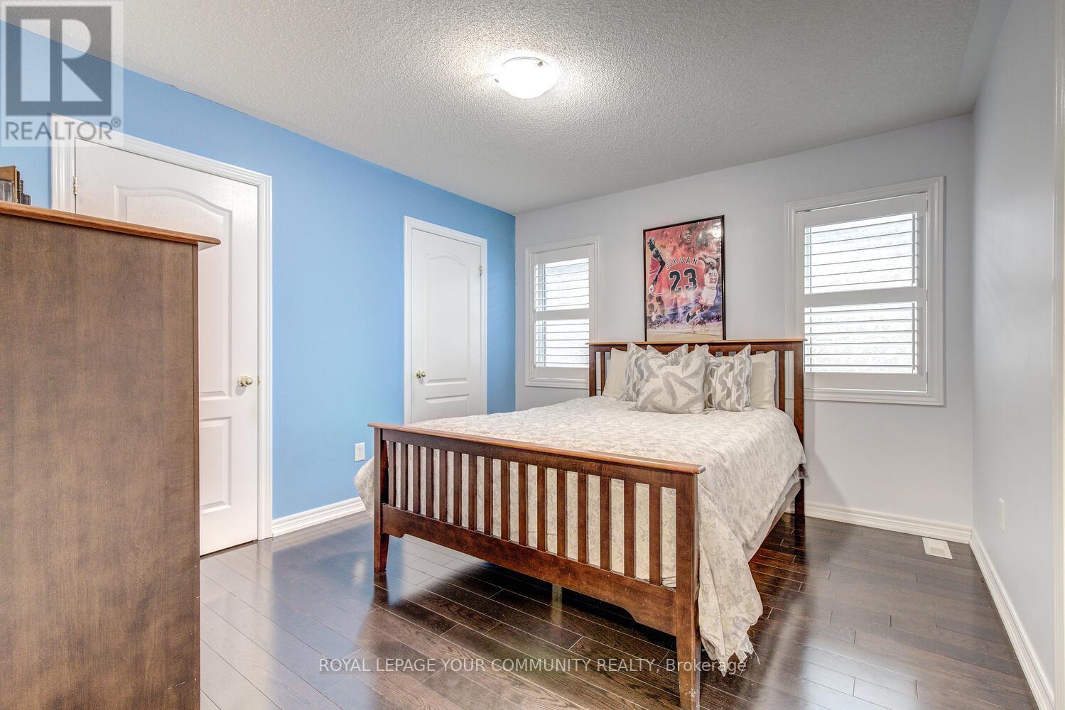 












35 CHAYNA CRESCENT

,
Vaughan,




Ontario
L6A0N2

