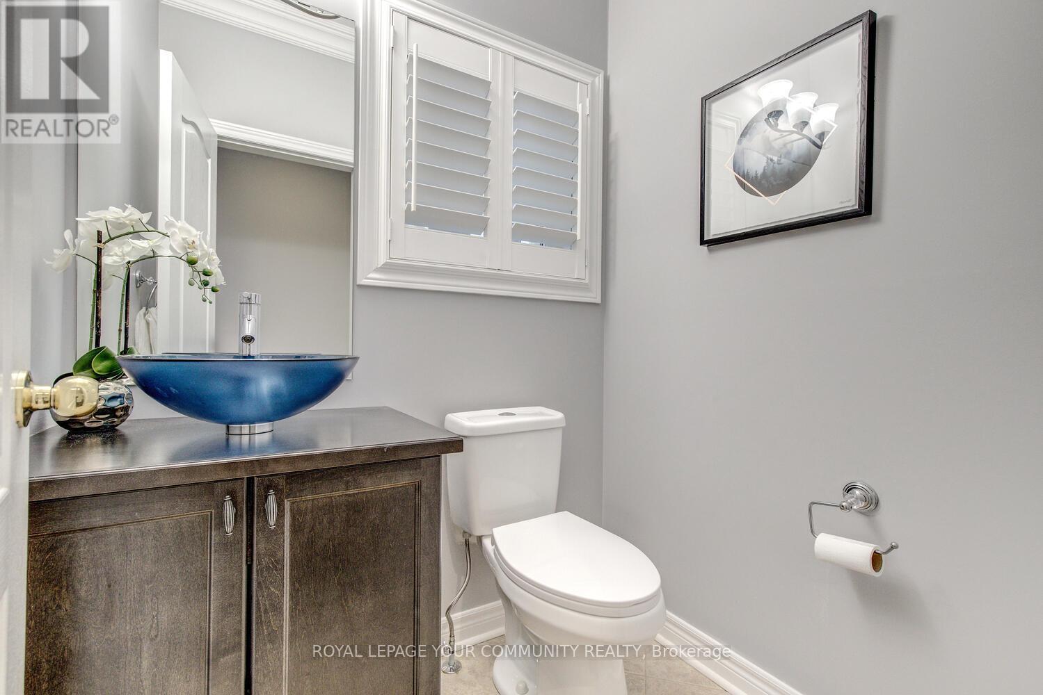 












35 CHAYNA CRESCENT

,
Vaughan,




Ontario
L6A0N2

