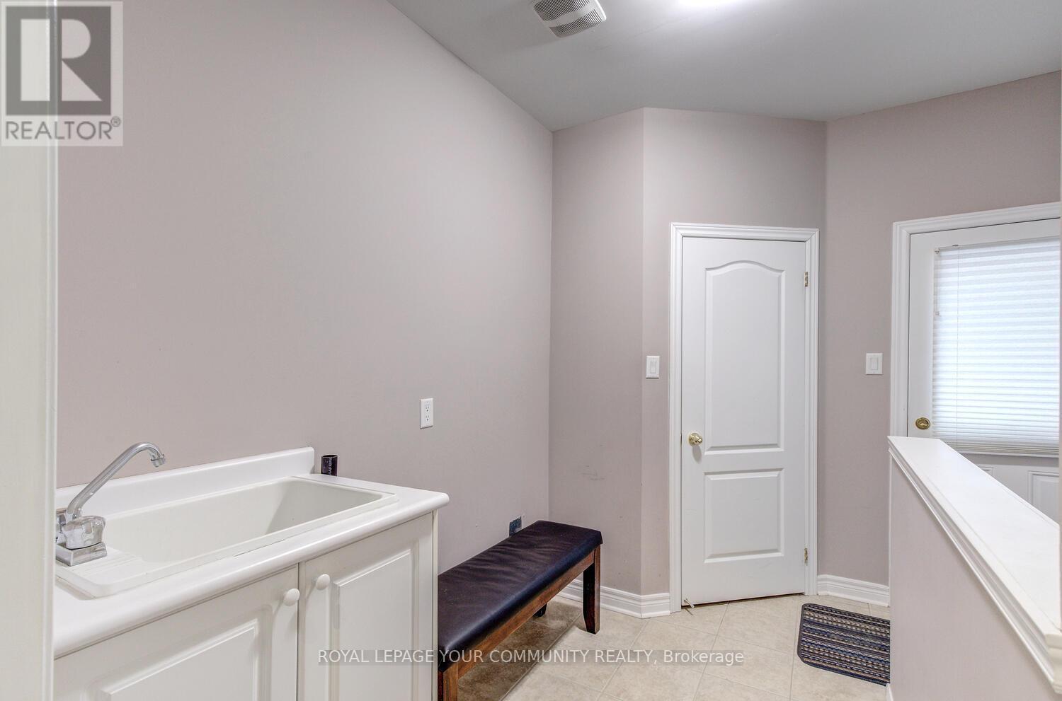












35 CHAYNA CRESCENT

,
Vaughan,




Ontario
L6A0N2

