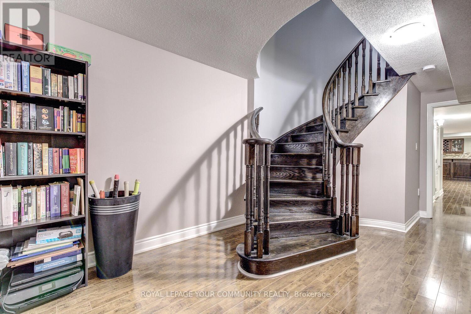 












35 CHAYNA CRESCENT

,
Vaughan,




Ontario
L6A0N2

