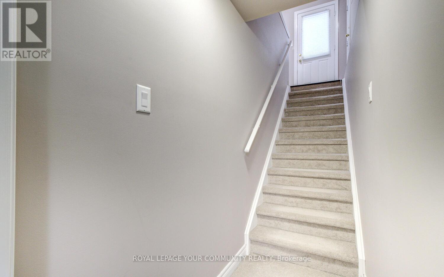 












35 CHAYNA CRESCENT

,
Vaughan,




Ontario
L6A0N2

