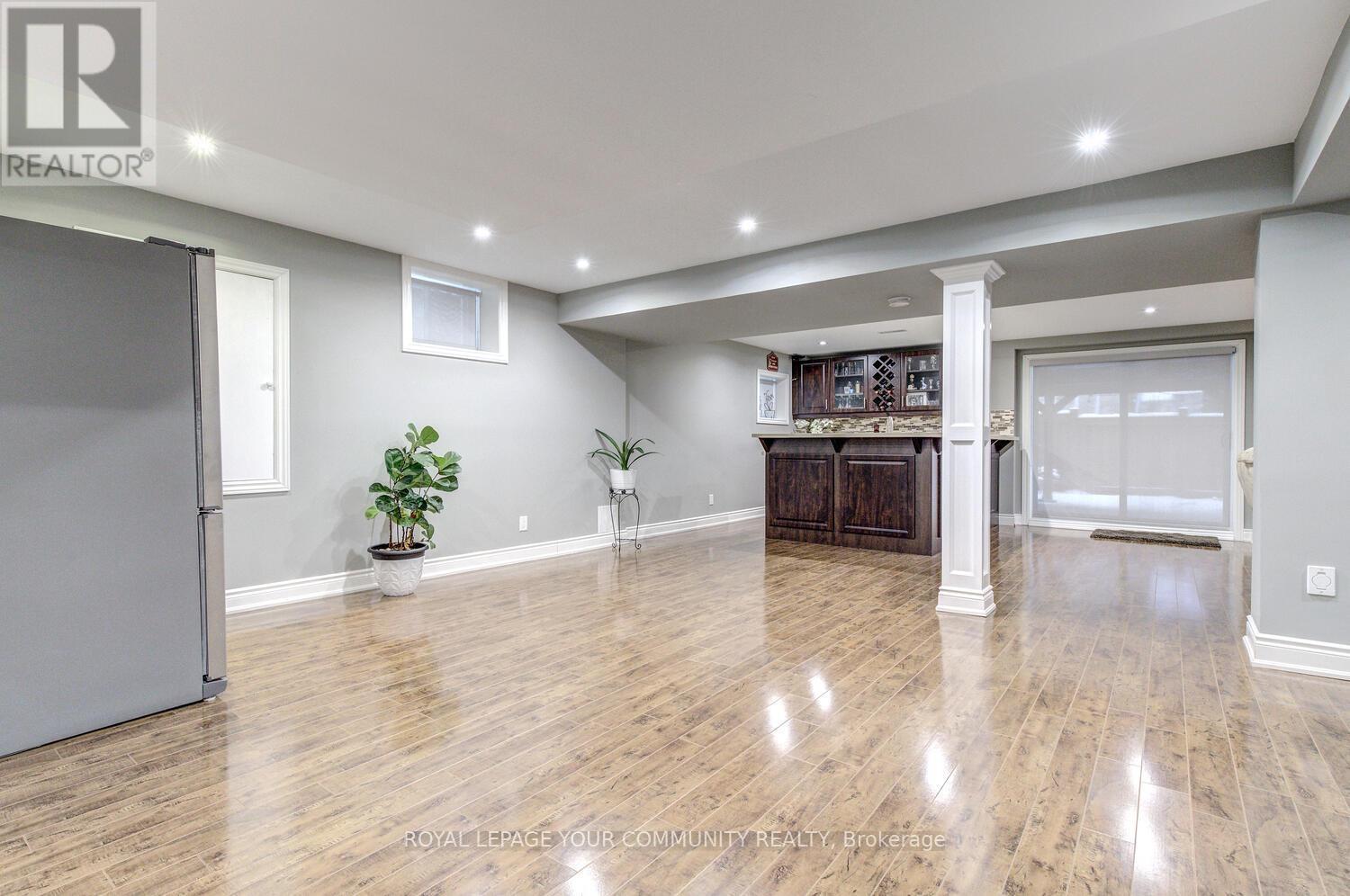 












35 CHAYNA CRESCENT

,
Vaughan,




Ontario
L6A0N2

