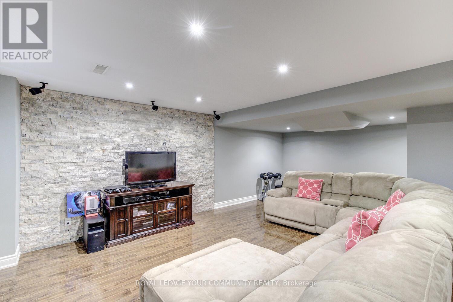 












35 CHAYNA CRESCENT

,
Vaughan,




Ontario
L6A0N2

