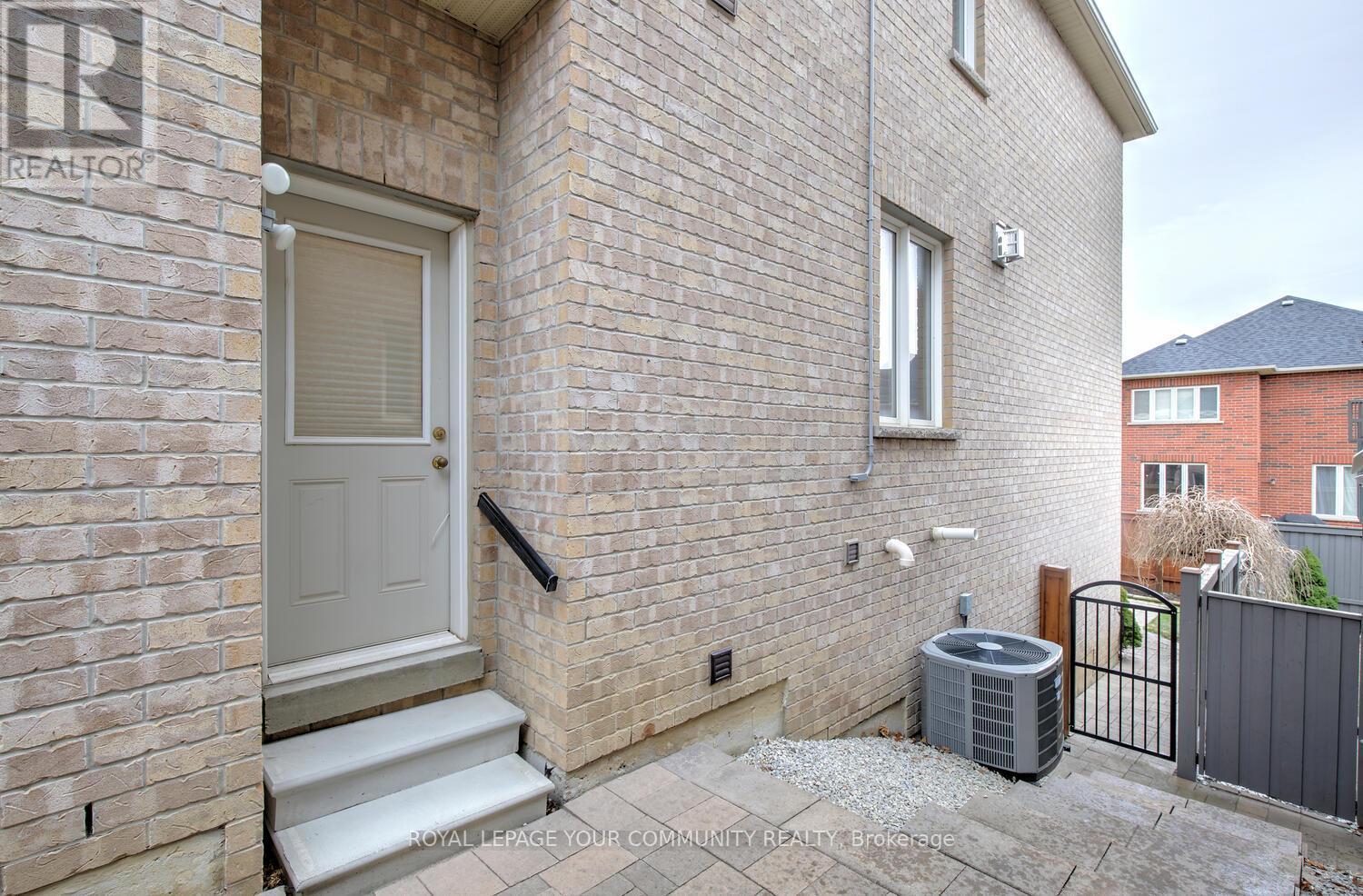 












35 CHAYNA CRESCENT

,
Vaughan,




Ontario
L6A0N2

