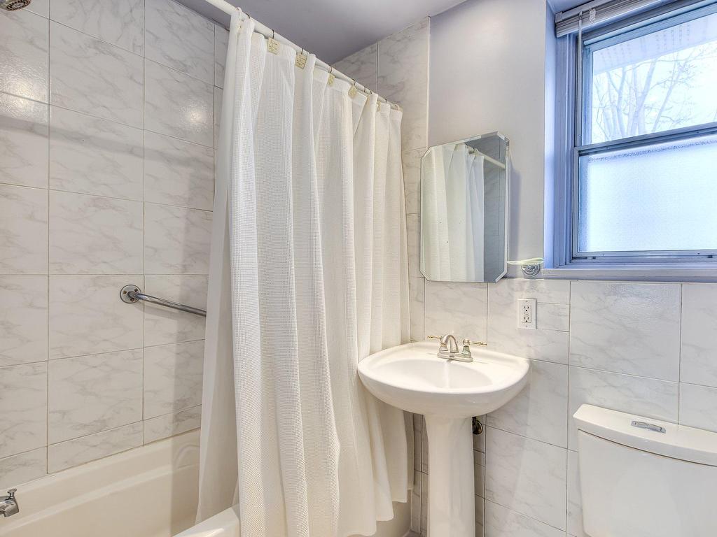 









2341


Rue Lavallée

,
Montréal (Ahuntsic-Cartierville),




QC
H3M1N9

