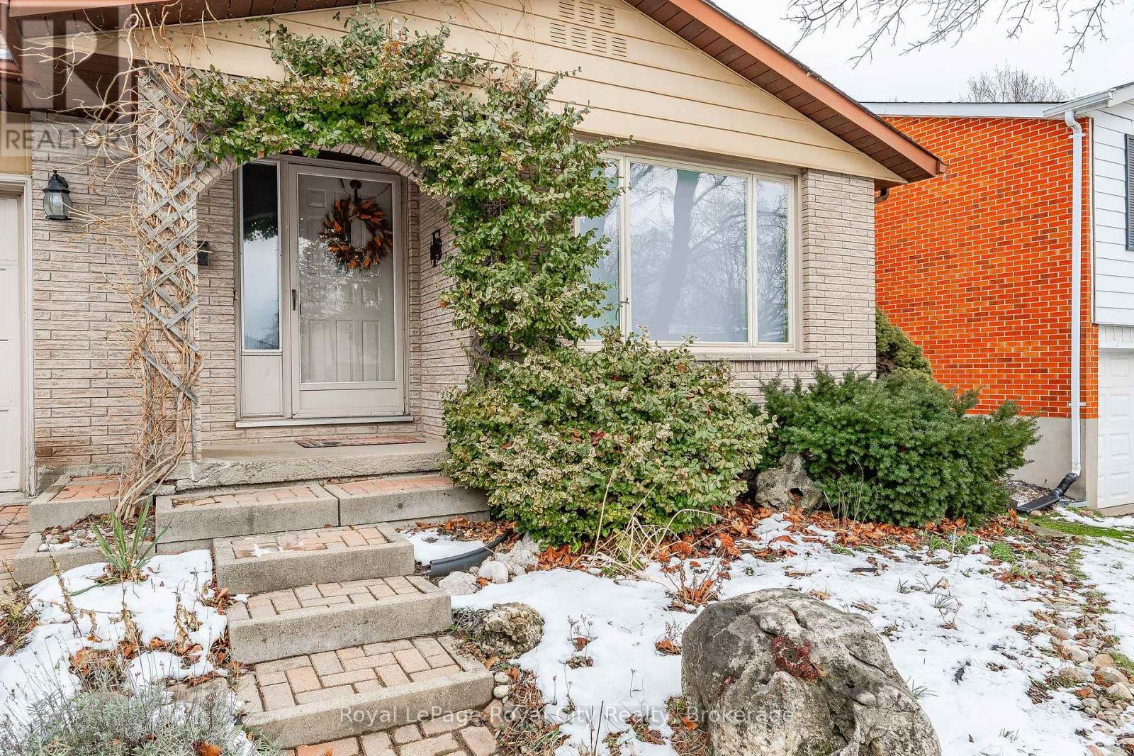 












236 IRONWOOD ROAD

,
Guelph (Kortright West),




Ontario
N1G3G1

