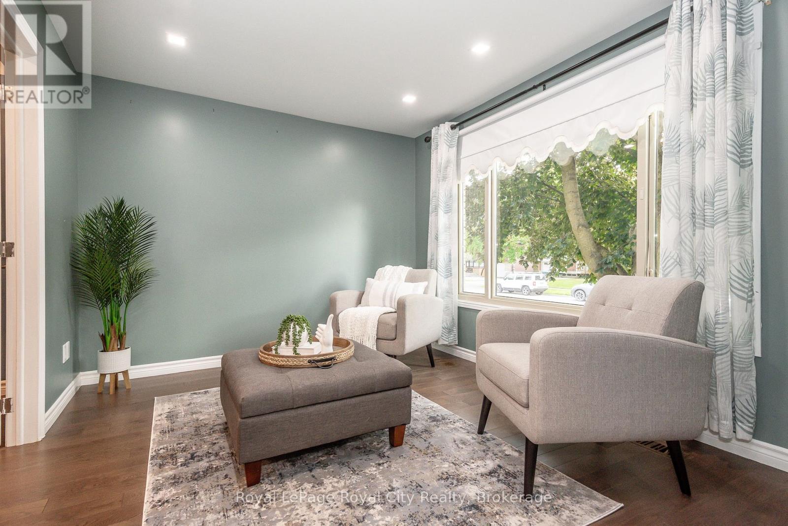 












236 IRONWOOD ROAD

,
Guelph (Kortright West),




Ontario
N1G3G1

