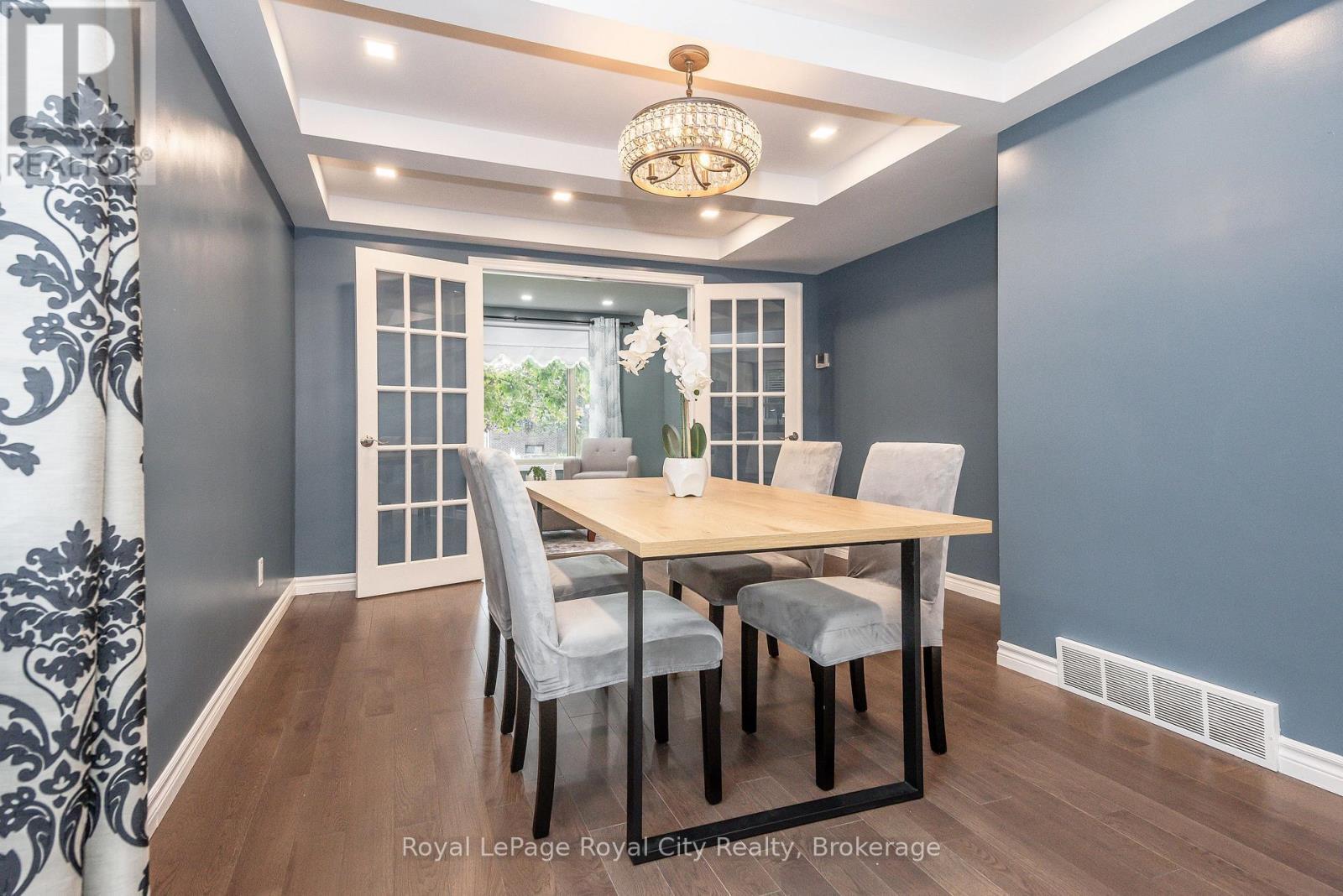 












236 IRONWOOD ROAD

,
Guelph (Kortright West),




Ontario
N1G3G1

