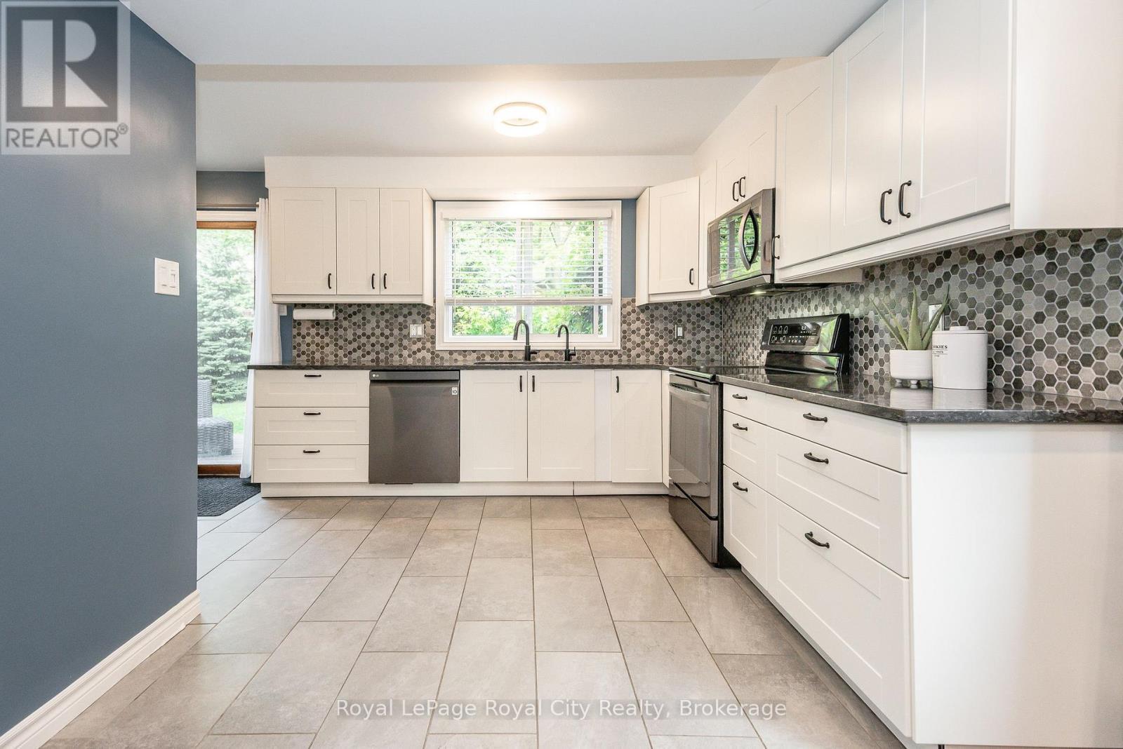 












236 IRONWOOD ROAD

,
Guelph (Kortright West),




Ontario
N1G3G1

