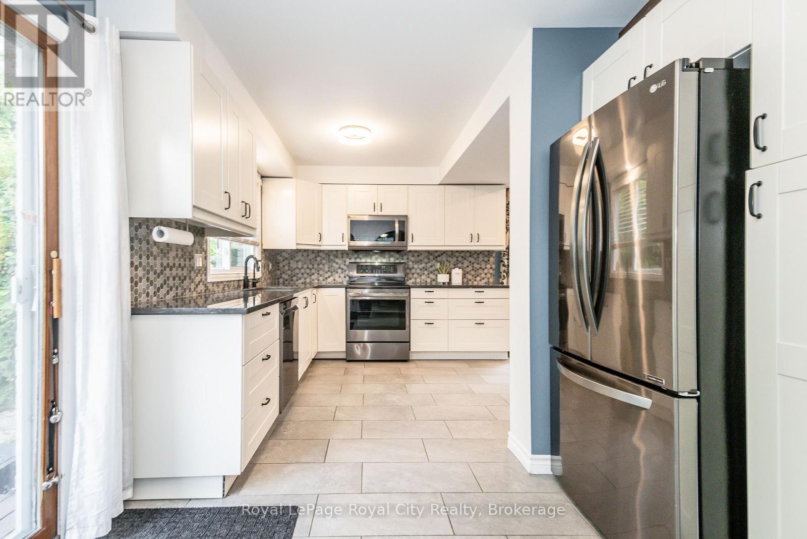 












236 IRONWOOD ROAD

,
Guelph (Kortright West),




Ontario
N1G3G1

