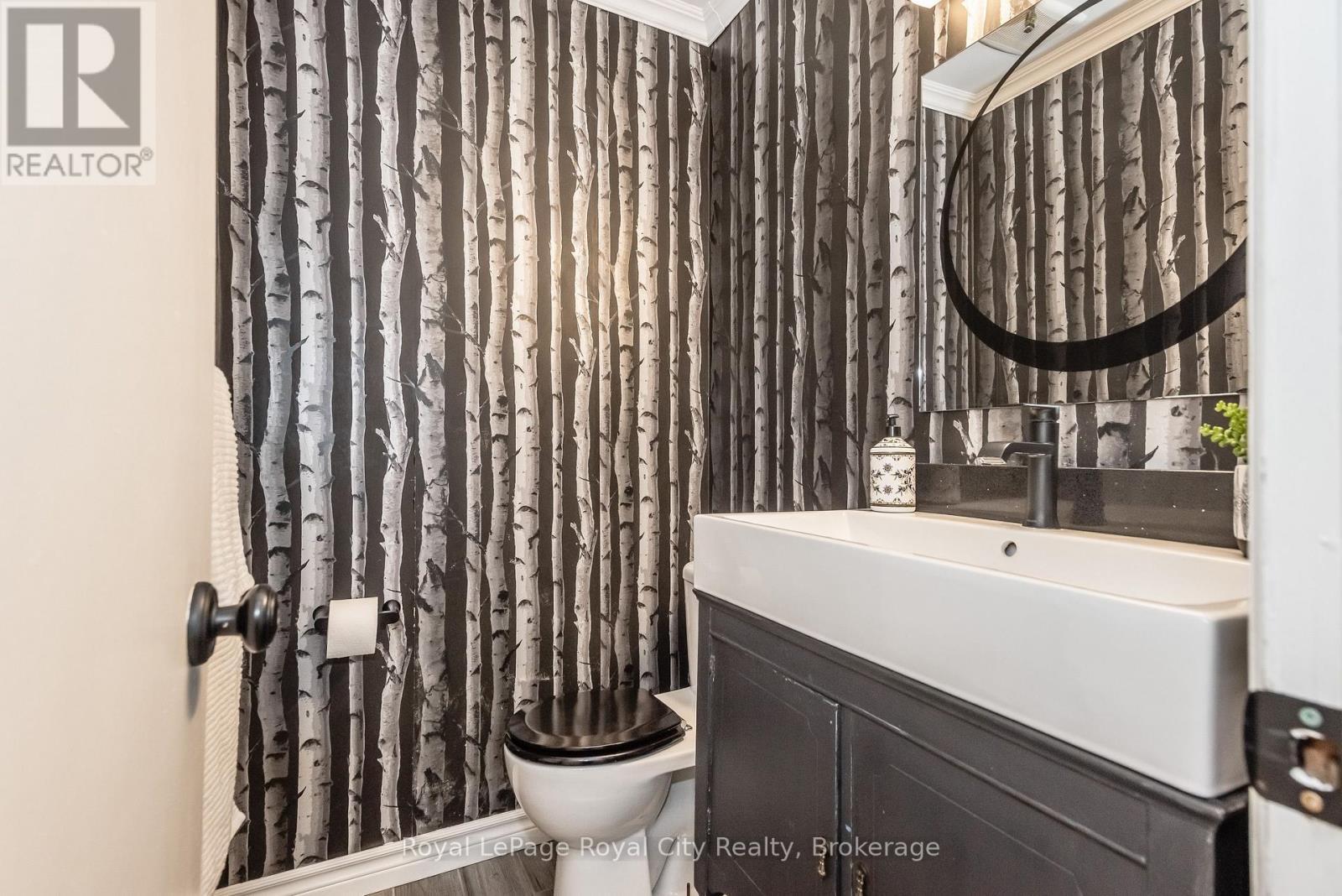 












236 IRONWOOD ROAD

,
Guelph (Kortright West),




Ontario
N1G3G1

