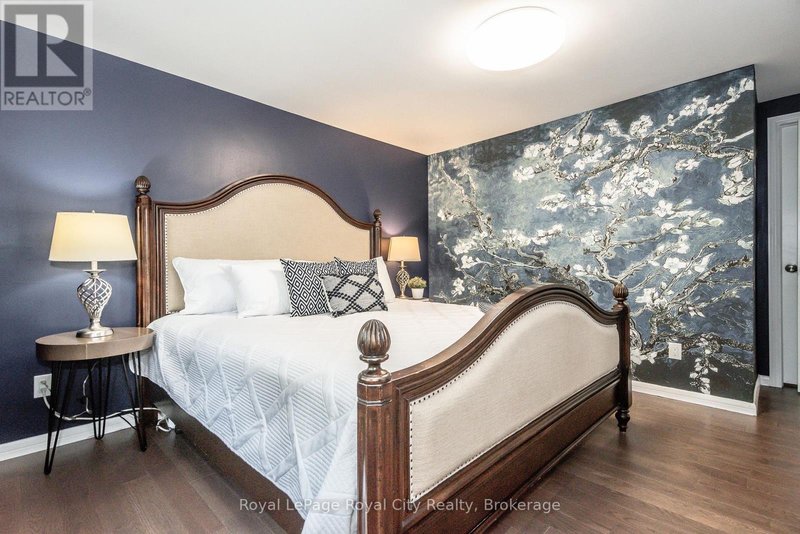 












236 IRONWOOD ROAD

,
Guelph (Kortright West),




Ontario
N1G3G1

