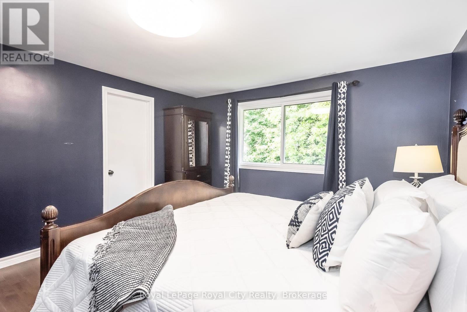 












236 IRONWOOD ROAD

,
Guelph (Kortright West),




Ontario
N1G3G1

