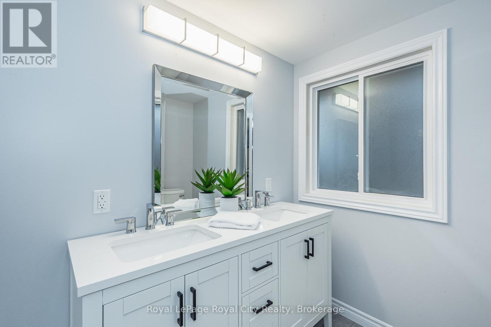 












236 IRONWOOD ROAD

,
Guelph (Kortright West),




Ontario
N1G3G1

