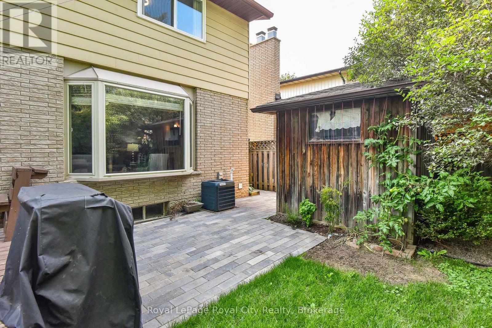 












236 IRONWOOD ROAD

,
Guelph (Kortright West),




Ontario
N1G3G1

