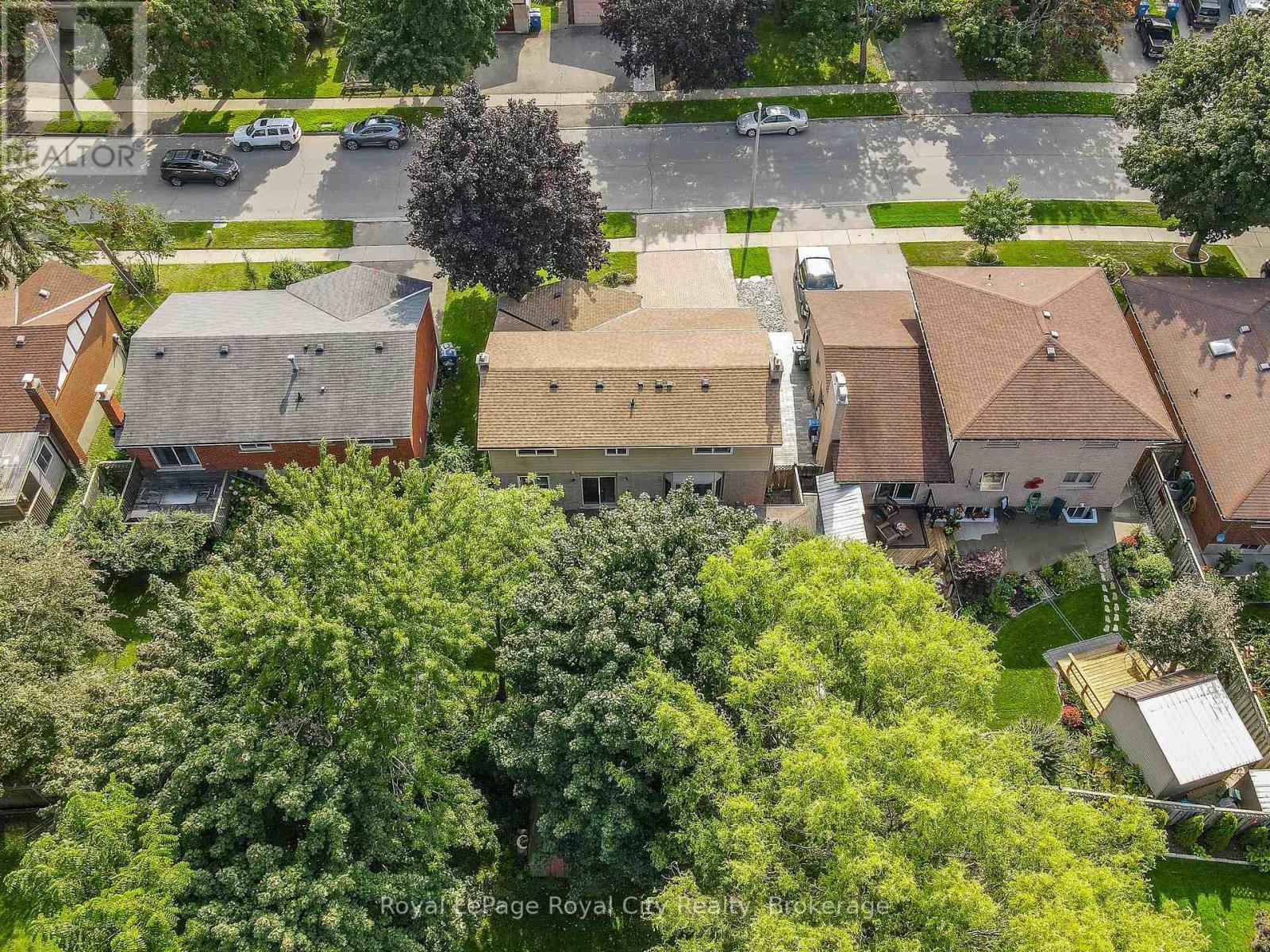 












236 IRONWOOD ROAD

,
Guelph (Kortright West),




Ontario
N1G3G1

