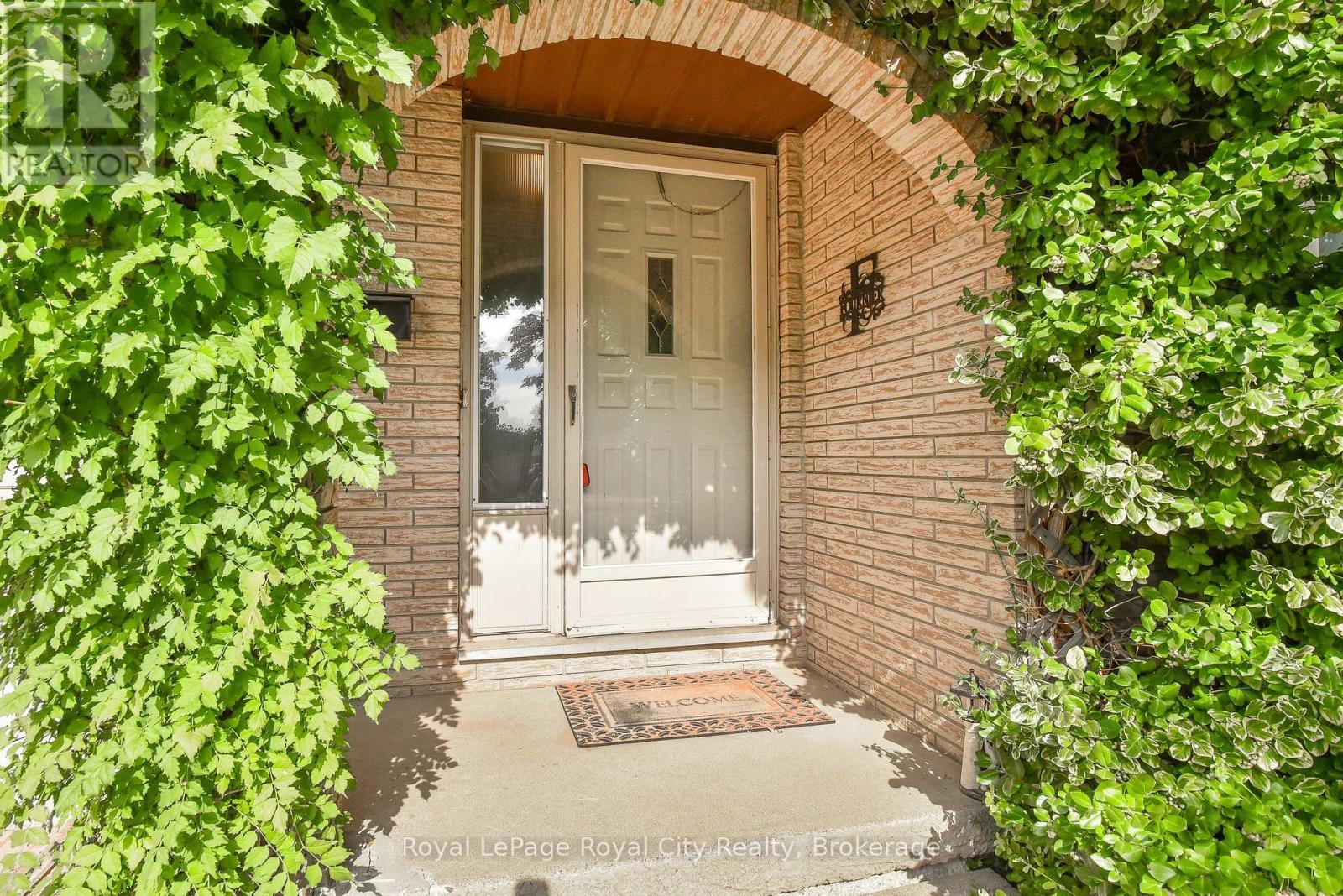 












236 IRONWOOD ROAD

,
Guelph (Kortright West),




Ontario
N1G3G1

