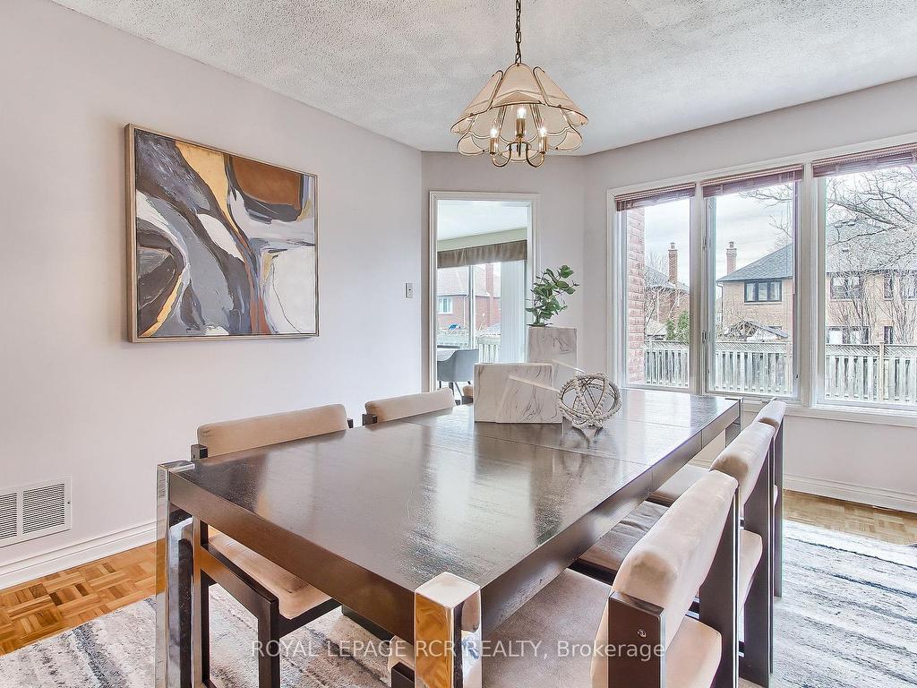 









611


Gagnon

Place,
Newmarket,




ON
L3X 1V8

