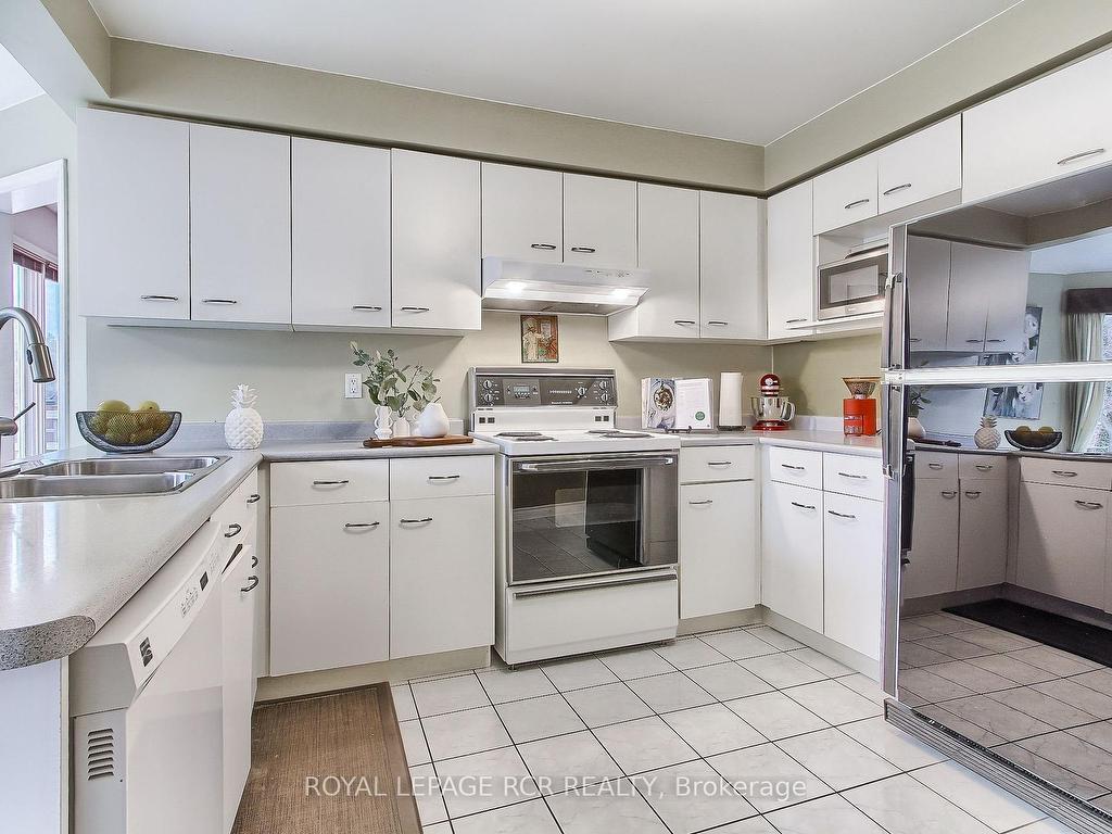 









611


Gagnon

Place,
Newmarket,




ON
L3X 1V8

