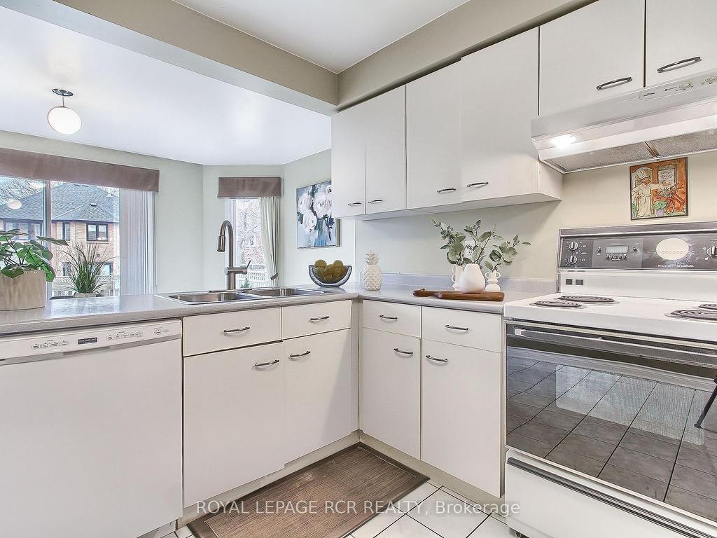 









611


Gagnon

Place,
Newmarket,




ON
L3X 1V8

