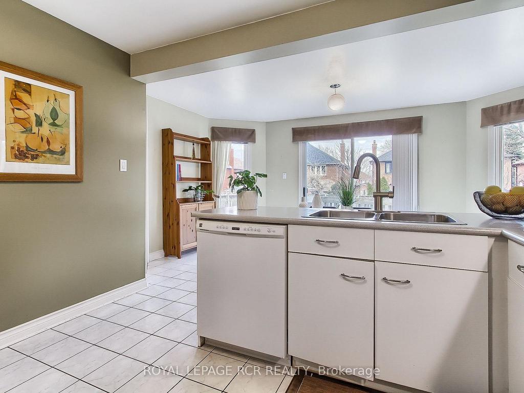 









611


Gagnon

Place,
Newmarket,




ON
L3X 1V8

