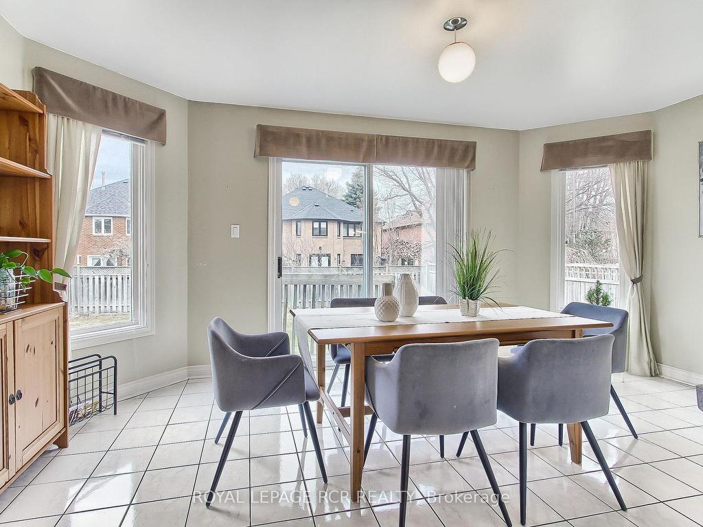 









611


Gagnon

Place,
Newmarket,




ON
L3X 1V8

