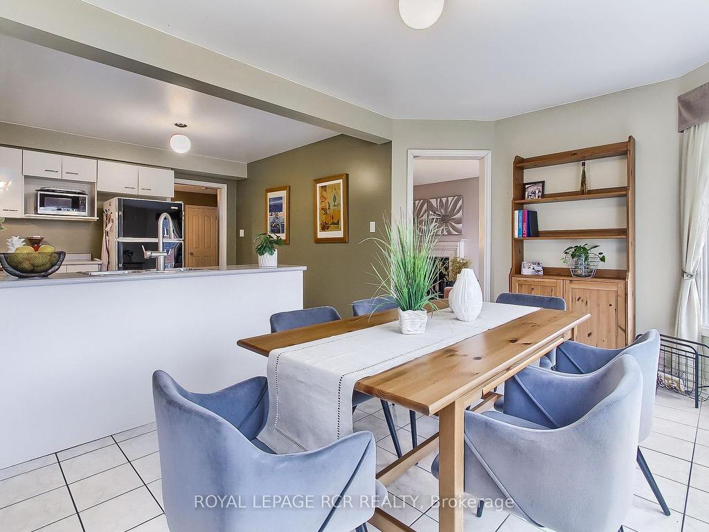 









611


Gagnon

Place,
Newmarket,




ON
L3X 1V8

