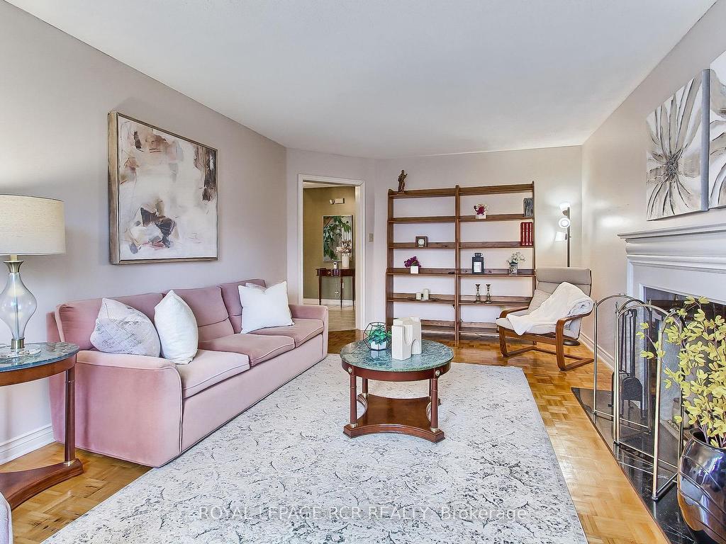









611


Gagnon

Place,
Newmarket,




ON
L3X 1V8

