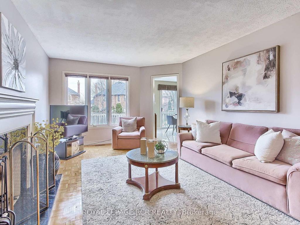 









611


Gagnon

Place,
Newmarket,




ON
L3X 1V8


