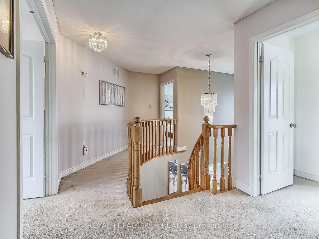 









611


Gagnon

Place,
Newmarket,




ON
L3X 1V8


