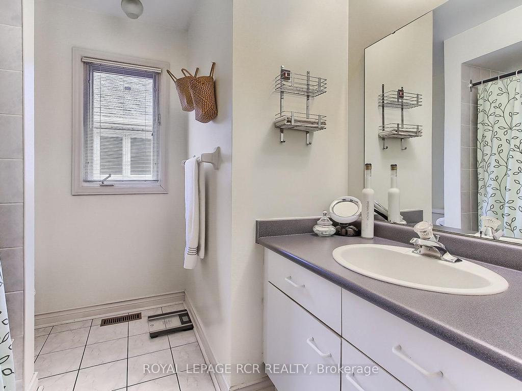 









611


Gagnon

Place,
Newmarket,




ON
L3X 1V8

