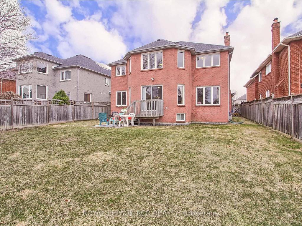 









611


Gagnon

Place,
Newmarket,




ON
L3X 1V8

