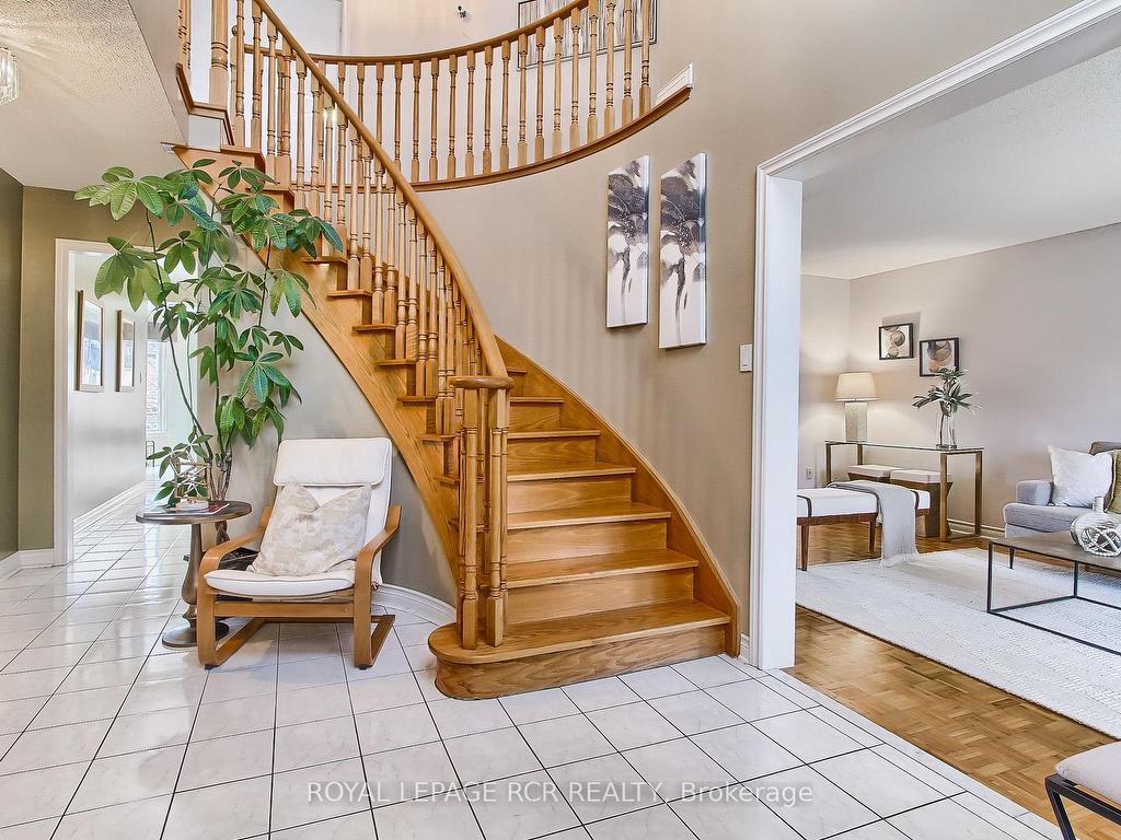 









611


Gagnon

Place,
Newmarket,




ON
L3X 1V8

