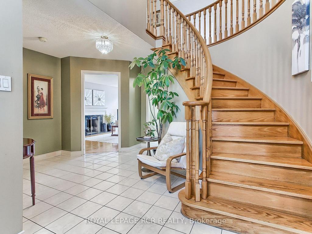 









611


Gagnon

Place,
Newmarket,




ON
L3X 1V8

