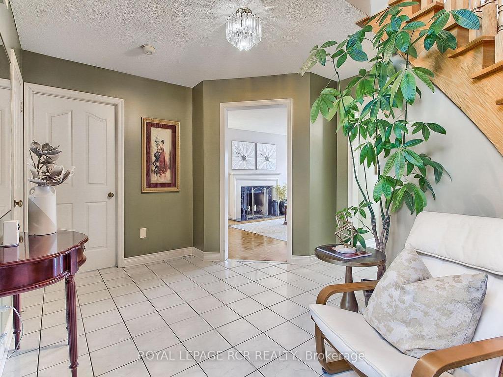 









611


Gagnon

Place,
Newmarket,




ON
L3X 1V8

