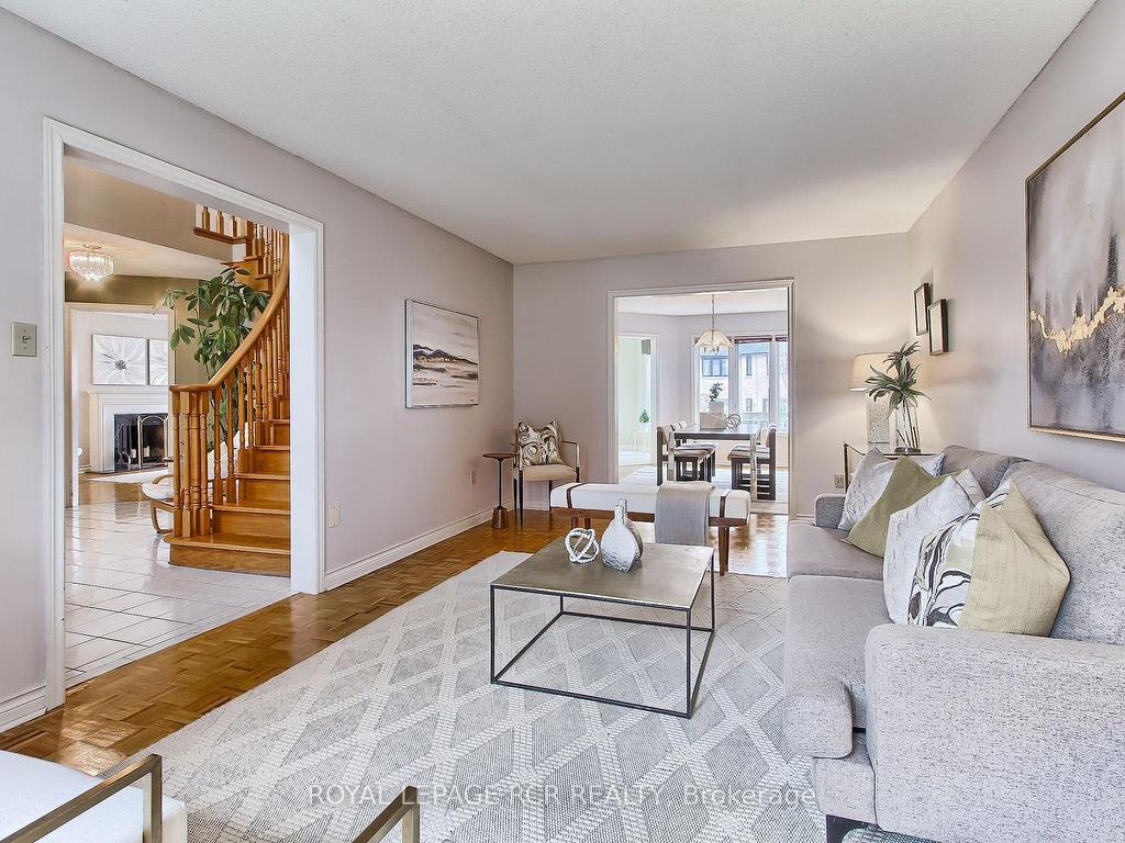 









611


Gagnon

Place,
Newmarket,




ON
L3X 1V8

