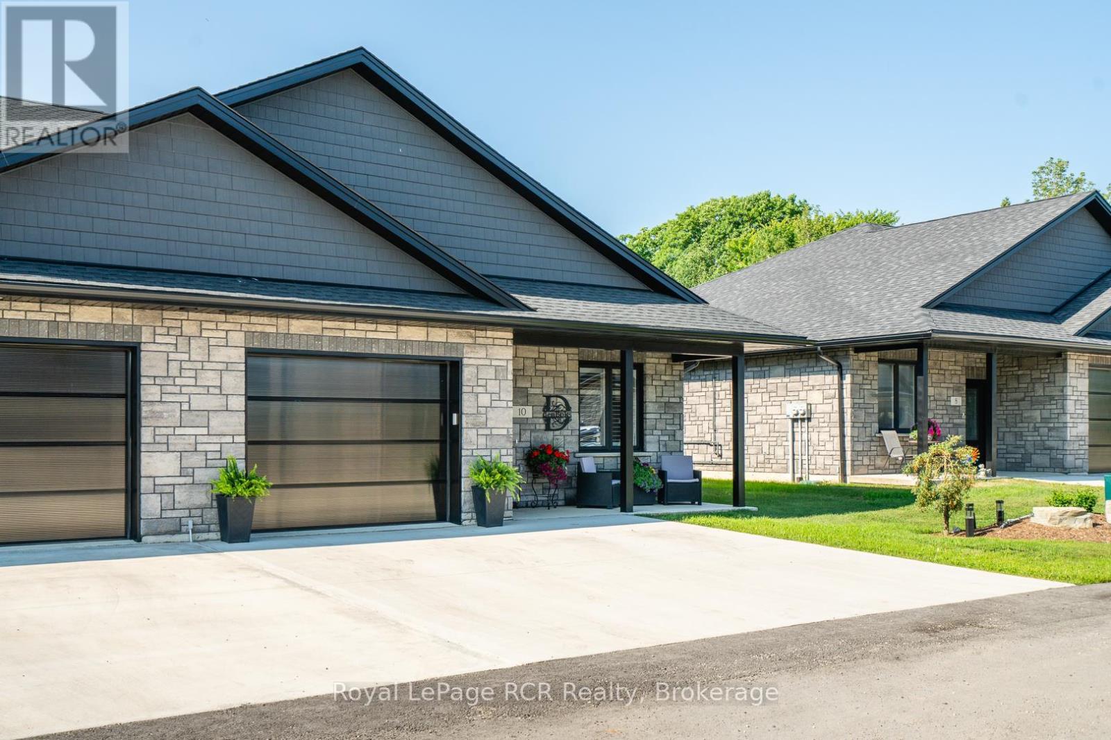 












10 PALMER MARIE LANE

,
Arran-Elderslie,




Ontario
N0G1L0

