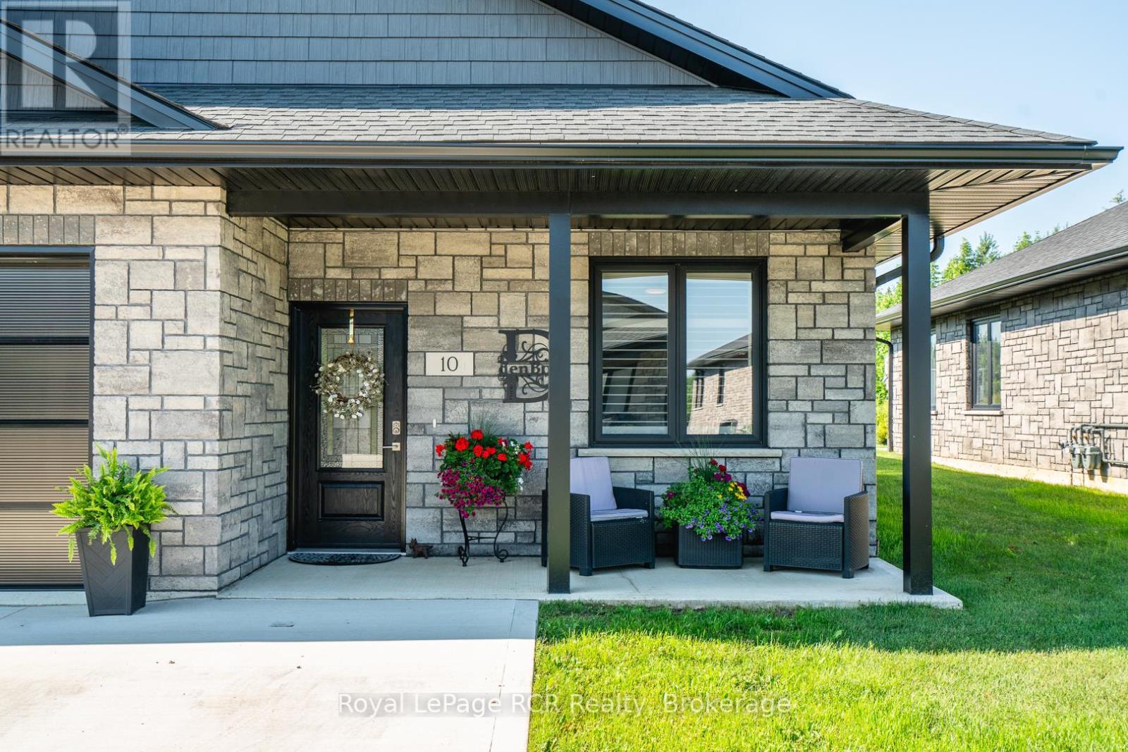 












10 PALMER MARIE LANE

,
Arran-Elderslie,




Ontario
N0G1L0

