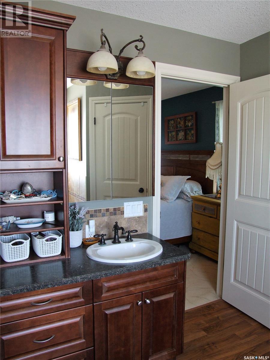 












Noble Acreage

,
Leader,




Saskatchewan
S0N1H0

