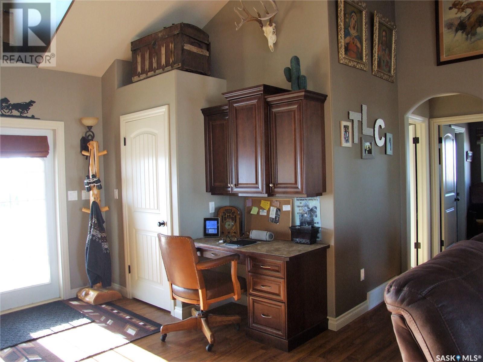 












Noble Acreage

,
Leader,




Saskatchewan
S0N1H0

