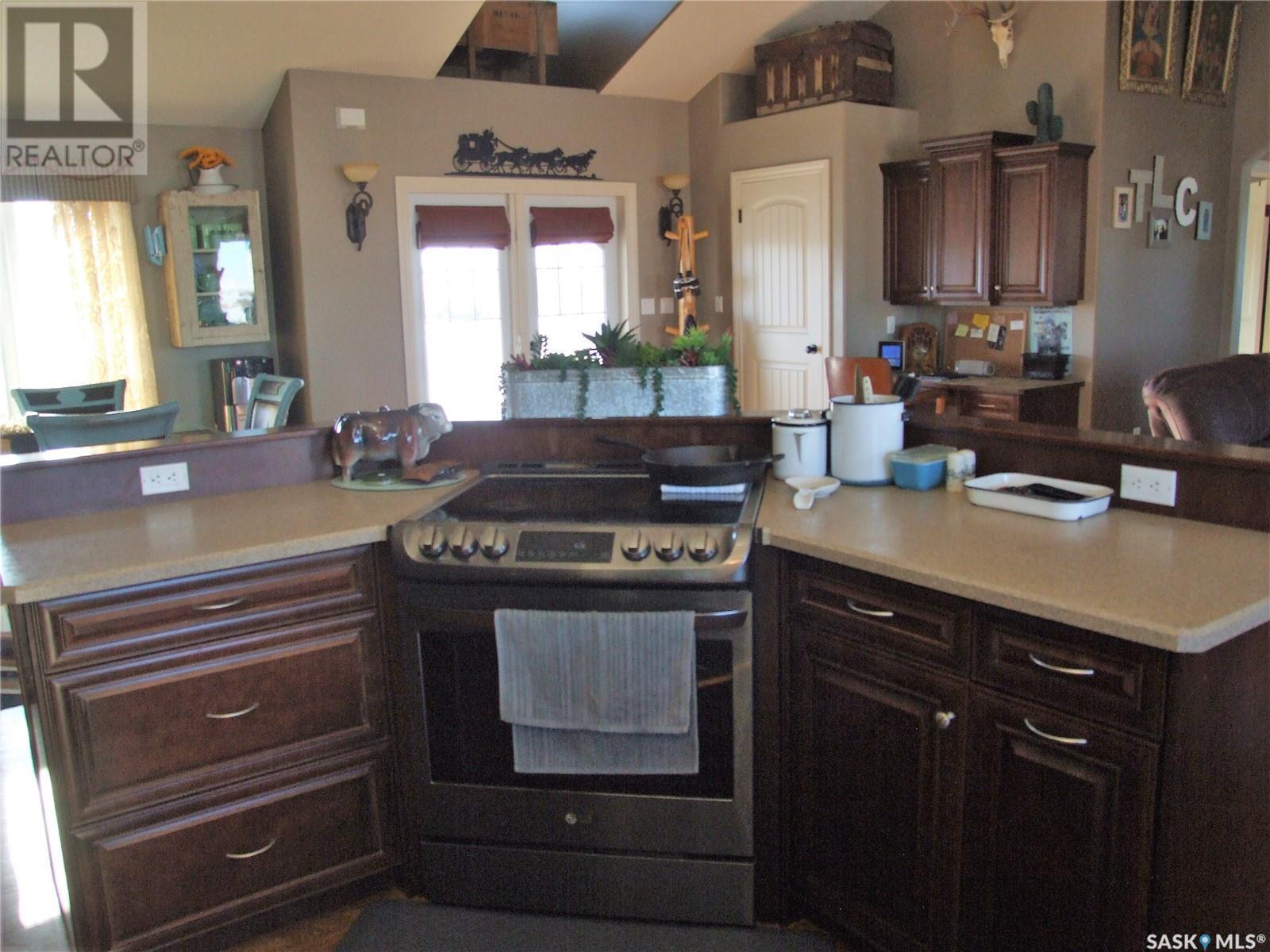 












Noble Acreage

,
Leader,




Saskatchewan
S0N1H0

