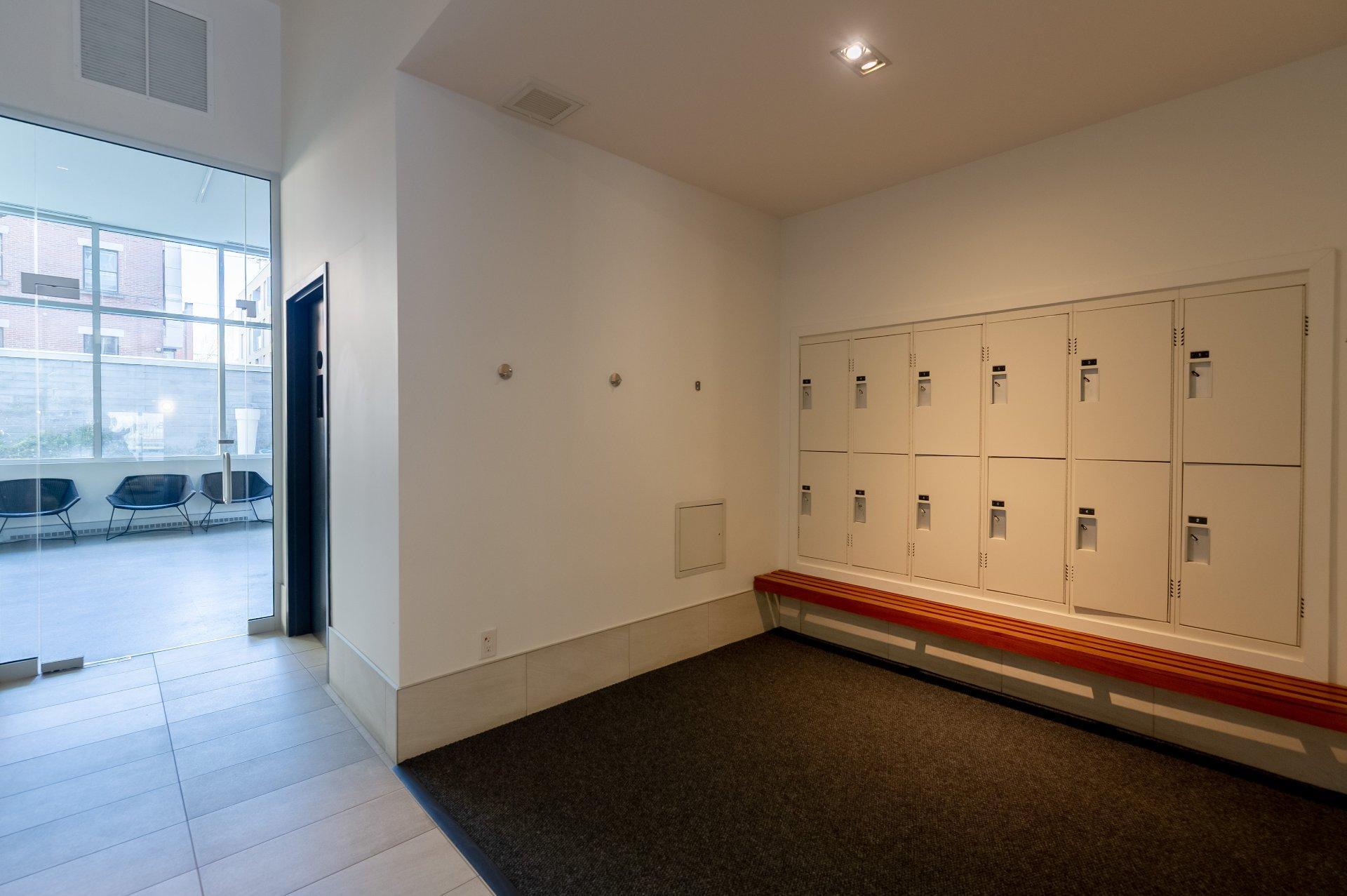 









1414


Rue Chomedey

, 1648,
Montréal (Ville-Marie),




QC
H3H0A2

