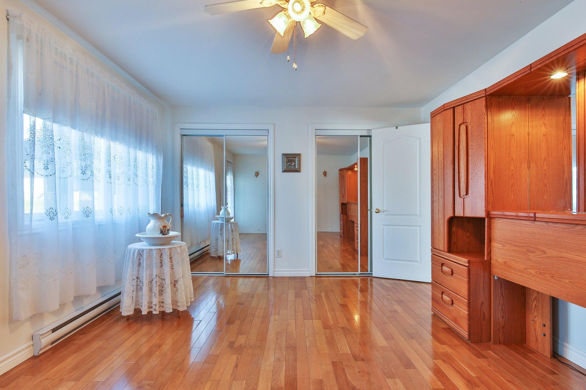 









1017


Rue Douglas

,
Saint-Jean-sur-Richelieu,




QC
J3A2A9

