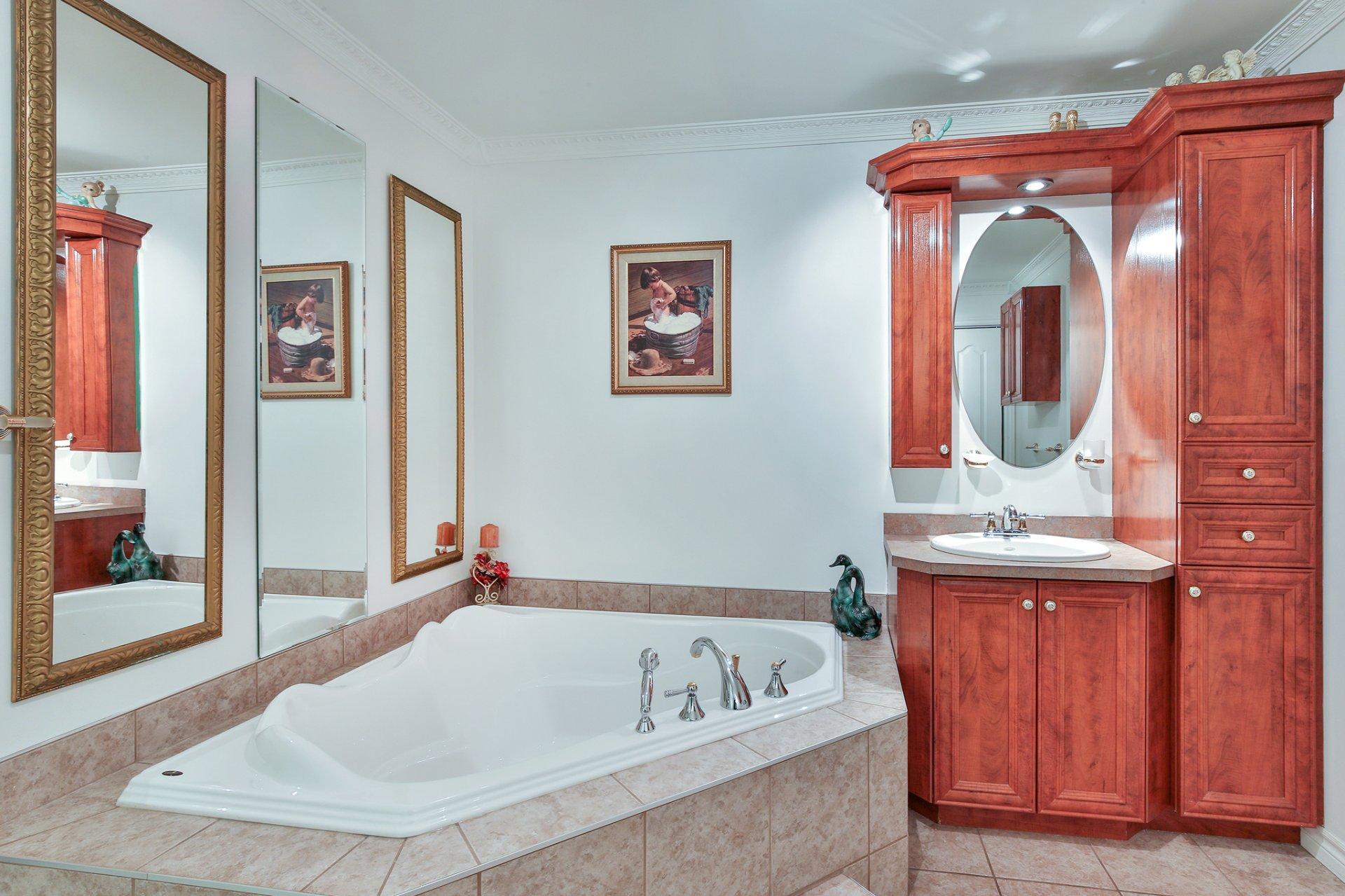 









1017


Rue Douglas

,
Saint-Jean-sur-Richelieu,




QC
J3A2A9

