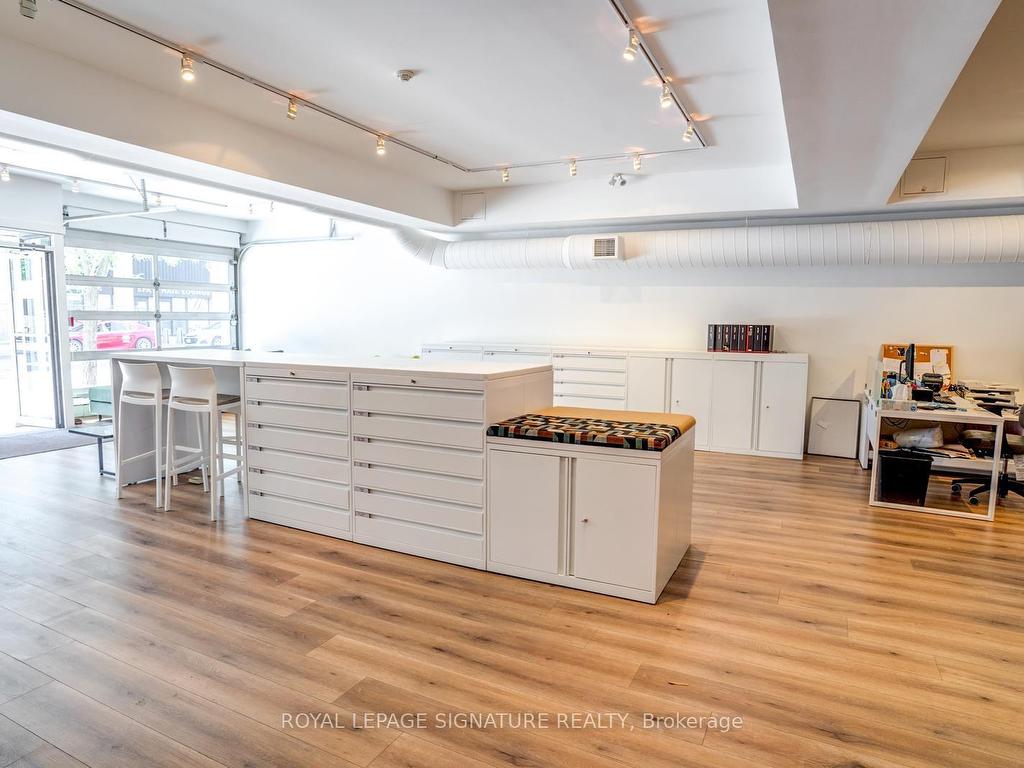 









926


King

Street West, Main,
Toronto,




ON
M5V 1P5

