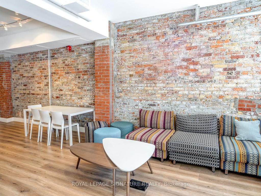 









926


King

Street West, Main,
Toronto,




ON
M5V 1P5

