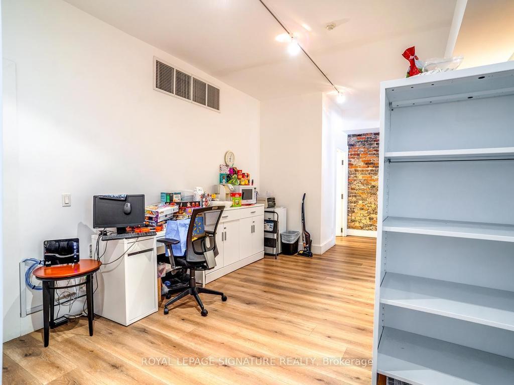 









926


King

Street West, Main,
Toronto,




ON
M5V 1P5


