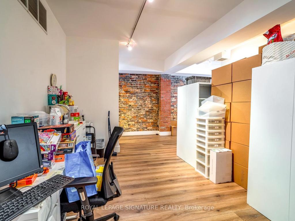 









926


King

Street West, Main,
Toronto,




ON
M5V 1P5

