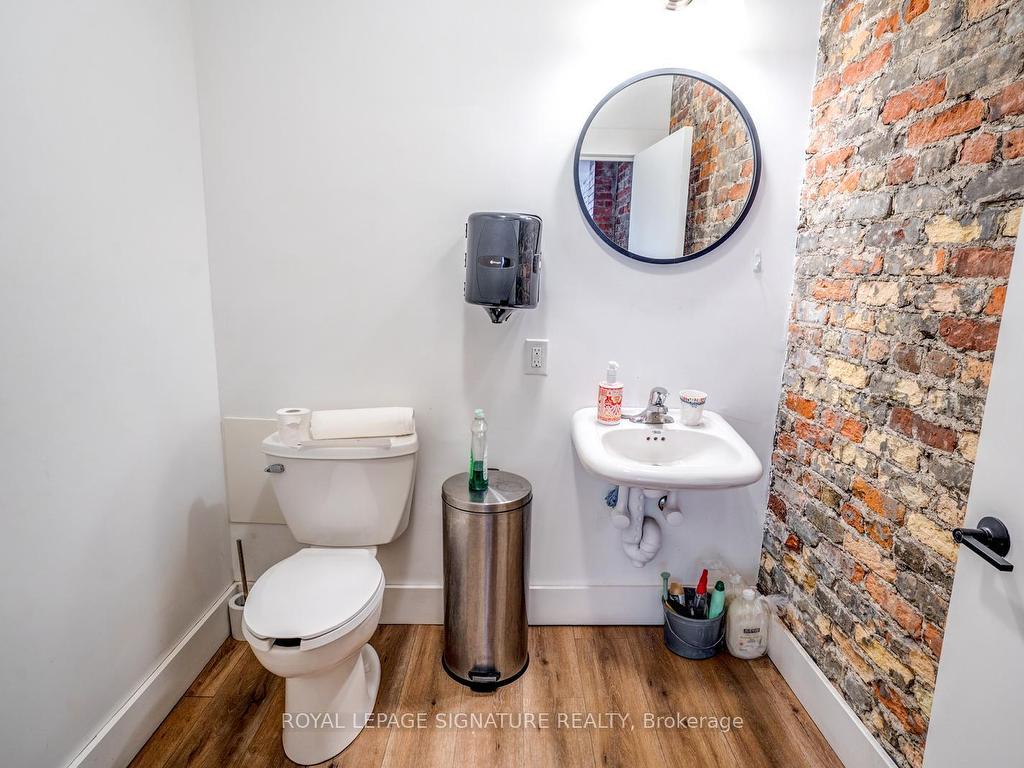 









926


King

Street West, Main,
Toronto,




ON
M5V 1P5

