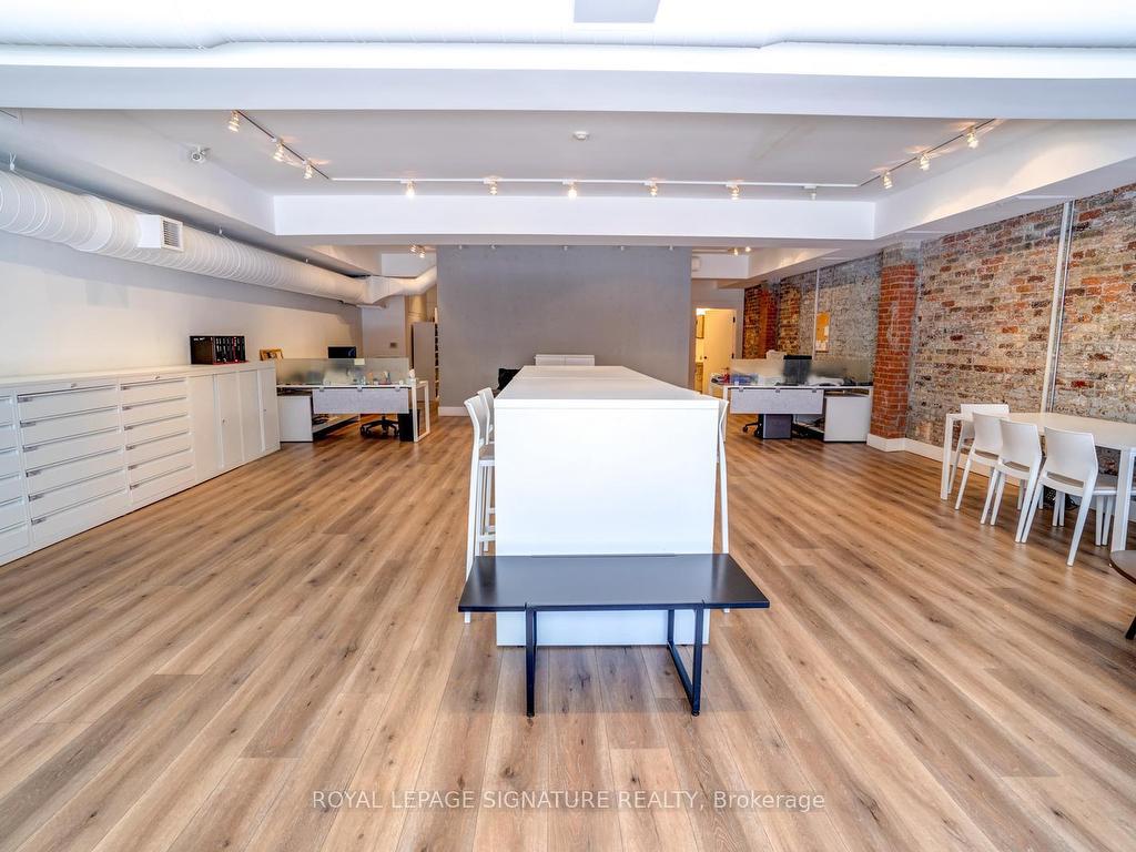









926


King

Street West, Main,
Toronto,




ON
M5V 1P5

